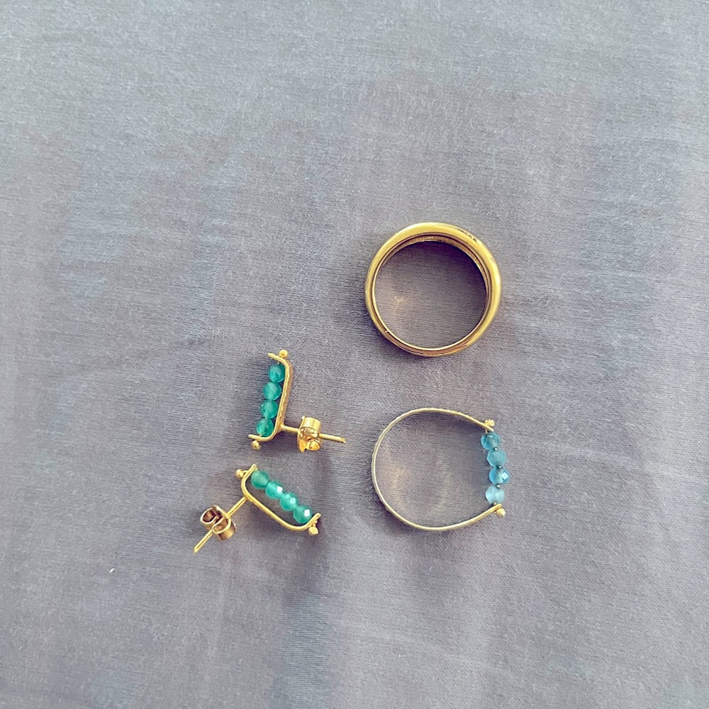 Jewelry set, two rings and one pair earrings